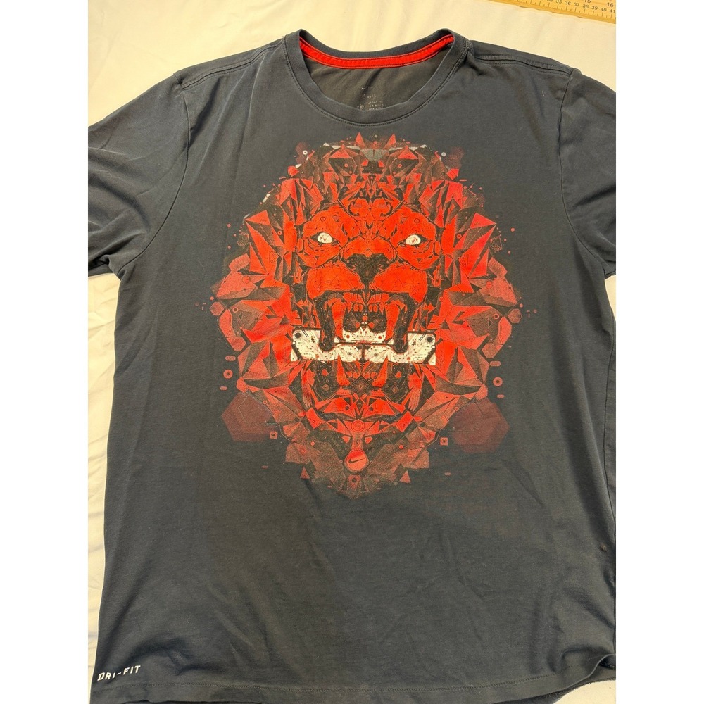 Nike Dri-FIT Graphic T-Shirt Black Red Geometric Lion Print Short Sleeve Men's L
